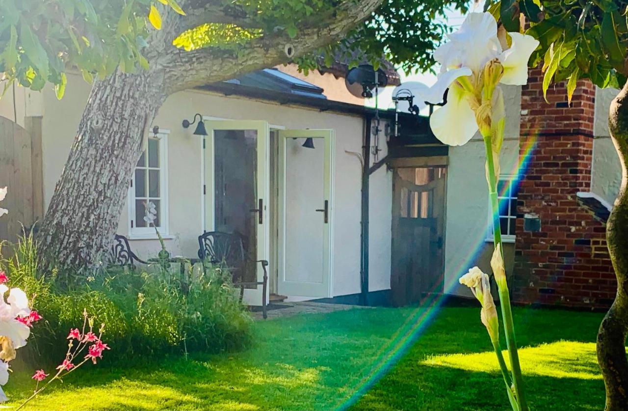 Corner House Luxury Bnb Little Dunmow Ngoại thất bức ảnh